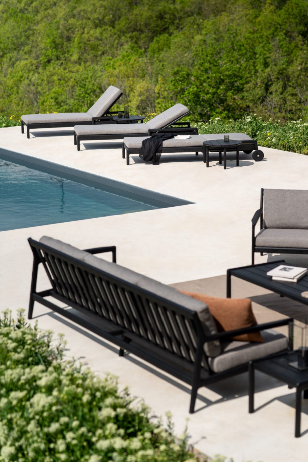 Black-Framed Outdoor Adjustable Lounger | Ethnicraft Jack | Oroa.com