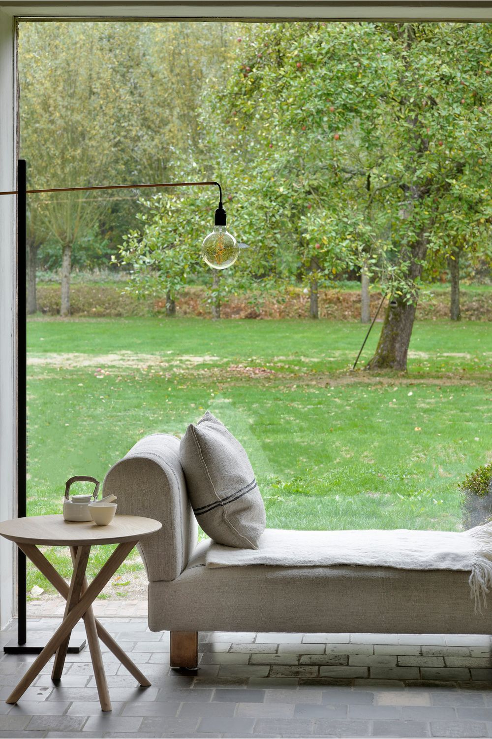 Round Cross Leg Side Table | Ethnicraft Mikado | OROA.com