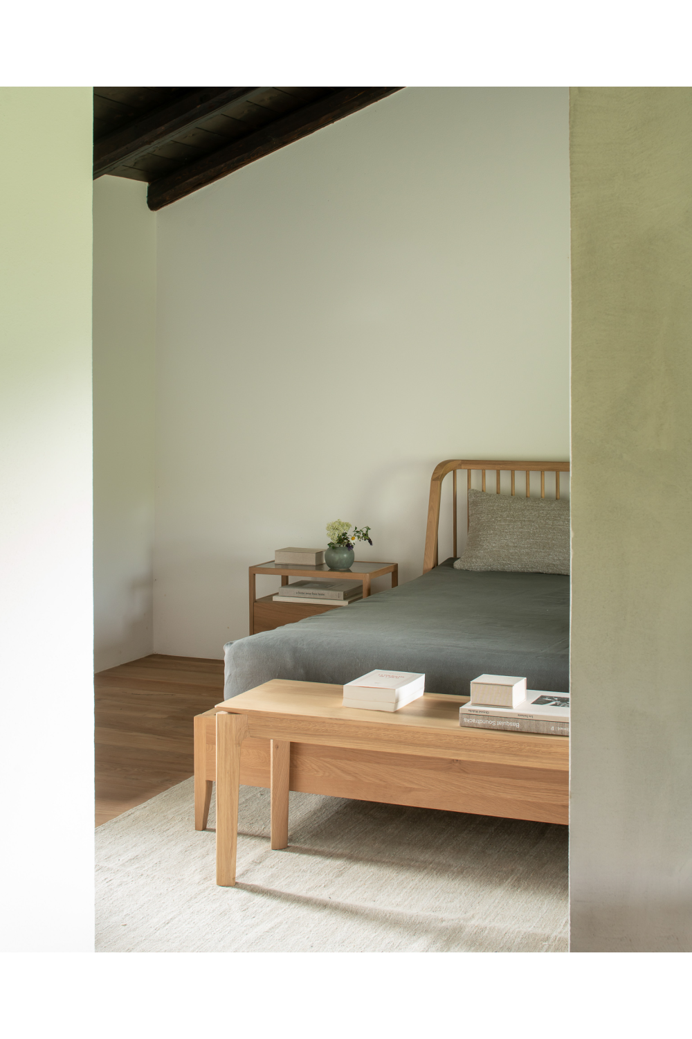 Glass Top Oak Nightstand | Ethnicraft Spindle | Oroa.com