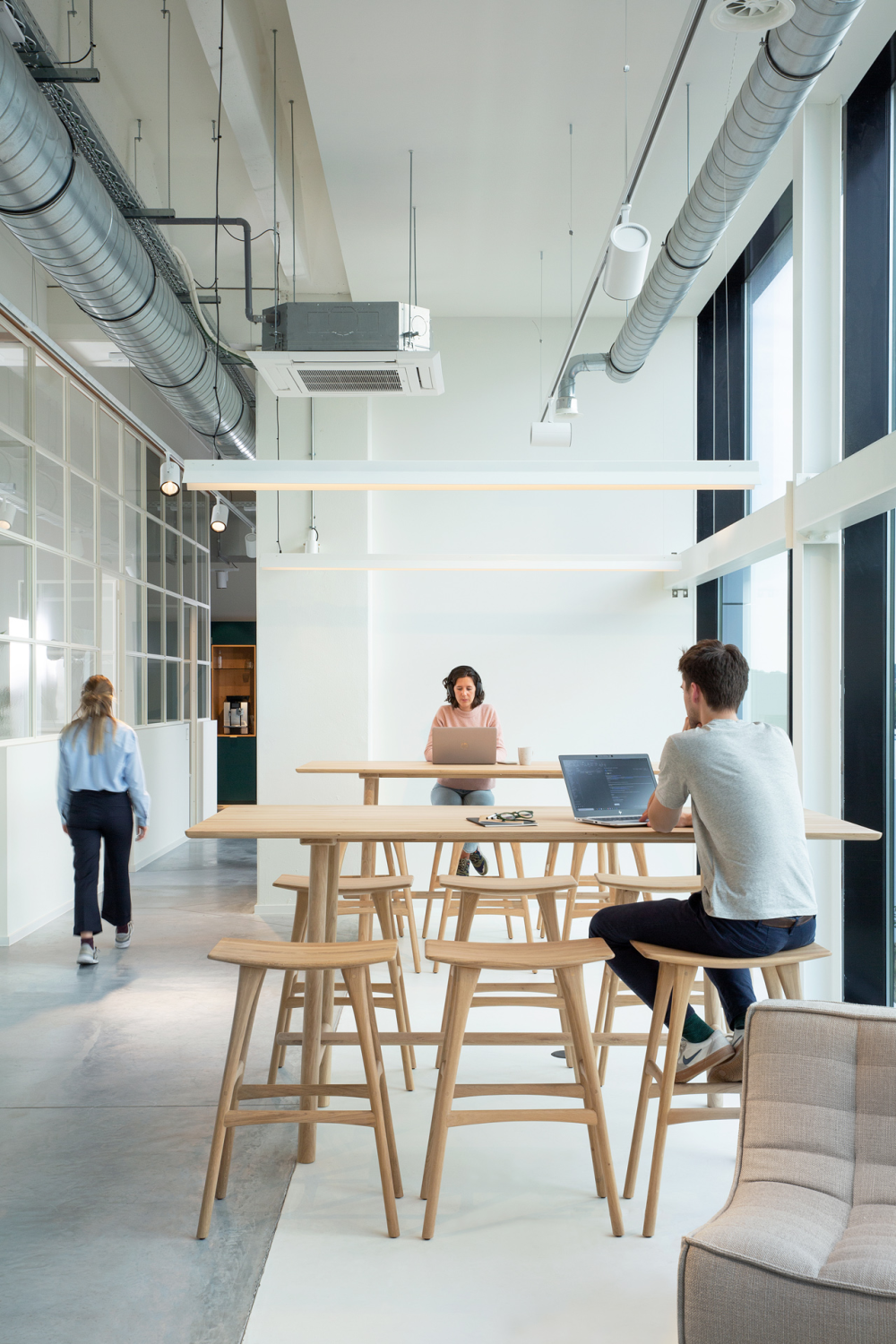 Wooden Backless Barstool | Ethnicraft Osso | Oroa.com