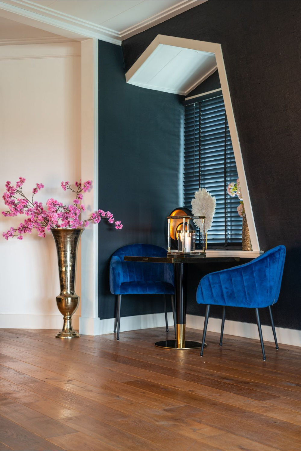Square Black Marble Pedestal Dining Table | Oroa.com