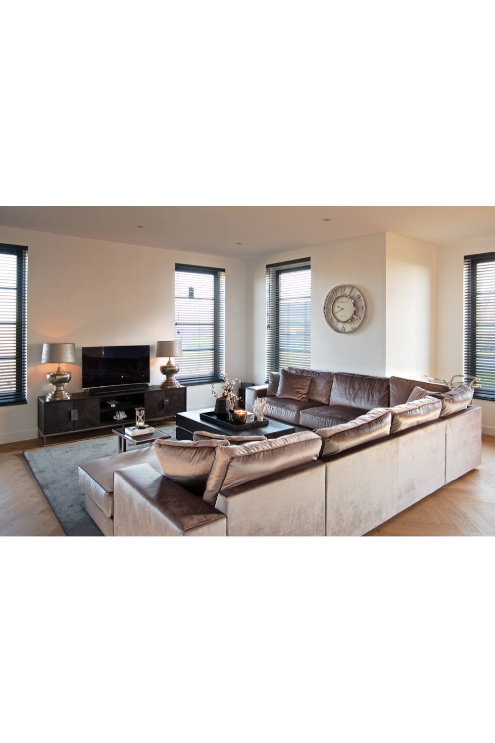 Black Oak 4 Door TV Sideboard | Richmond Interiors Blackbone | OROA.com