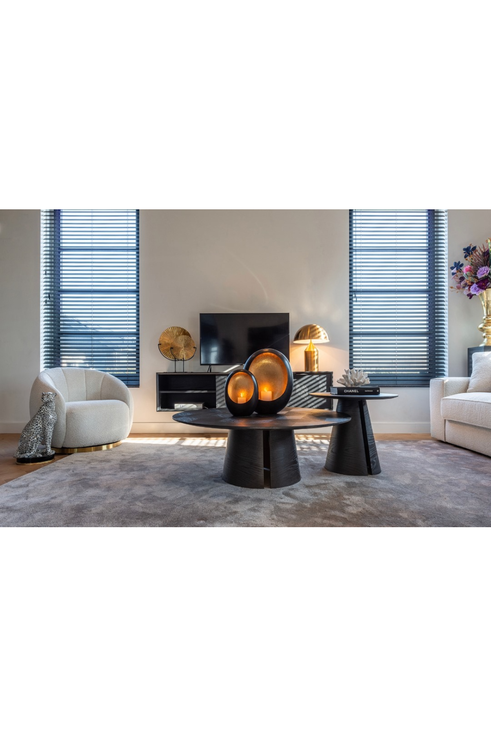 Black Oak Pedestal Coffee Table | Oroa.com