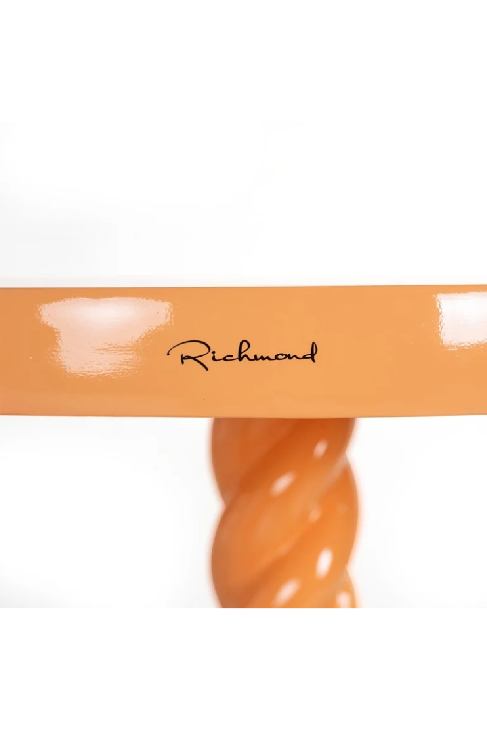 Pastel-Colored Side Table | Richmond Interiors Rosly | Oroa.com