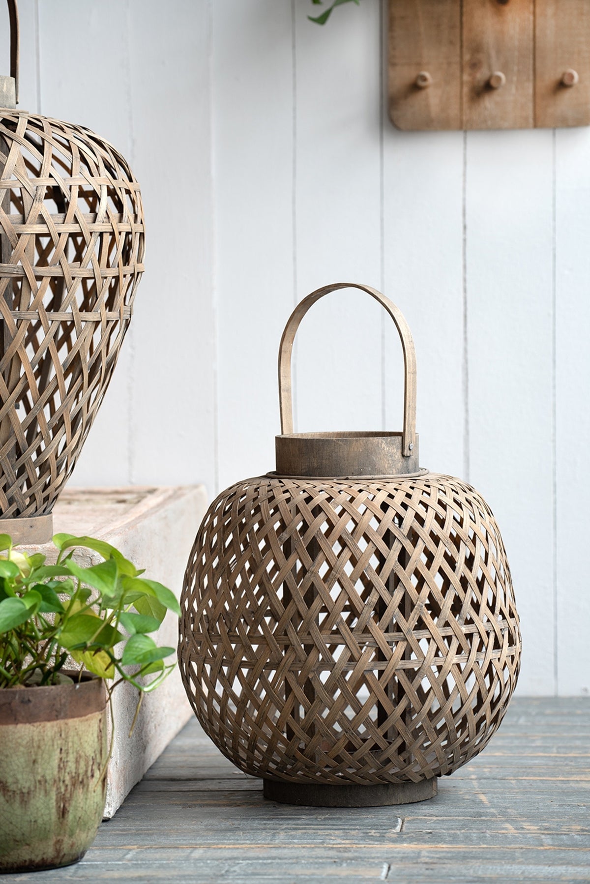 Coconio Wood Lattice Lantern by Catchy – OROA
