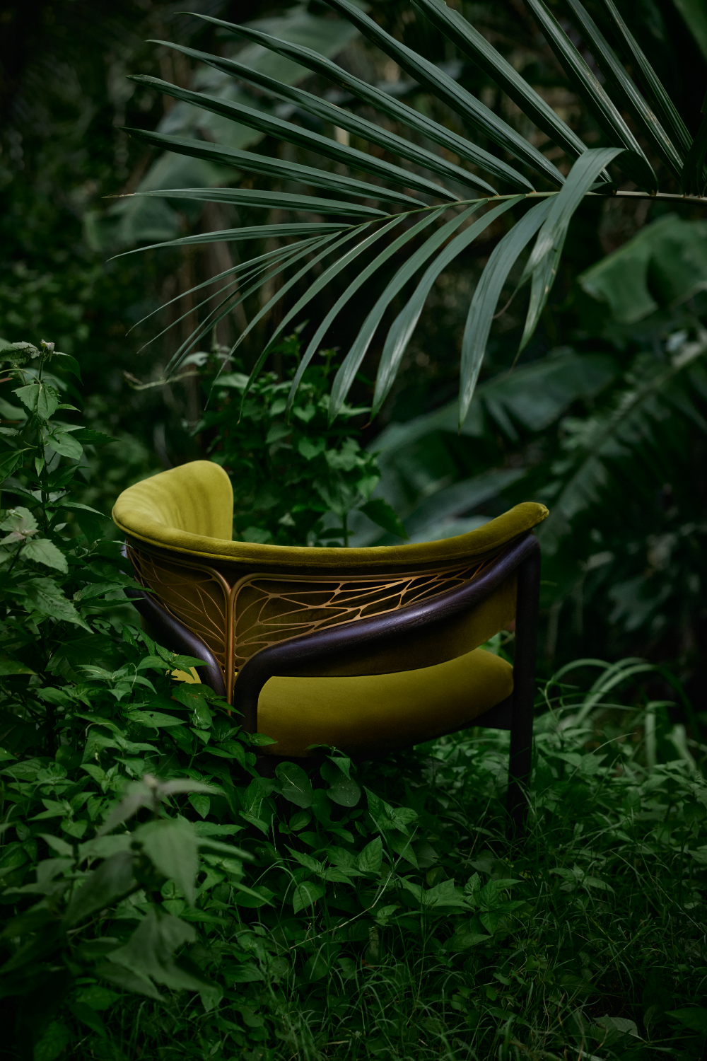 Metal Detail Curved Dining Chair | Morpho By Tomorrowland Volita | Oroa.com