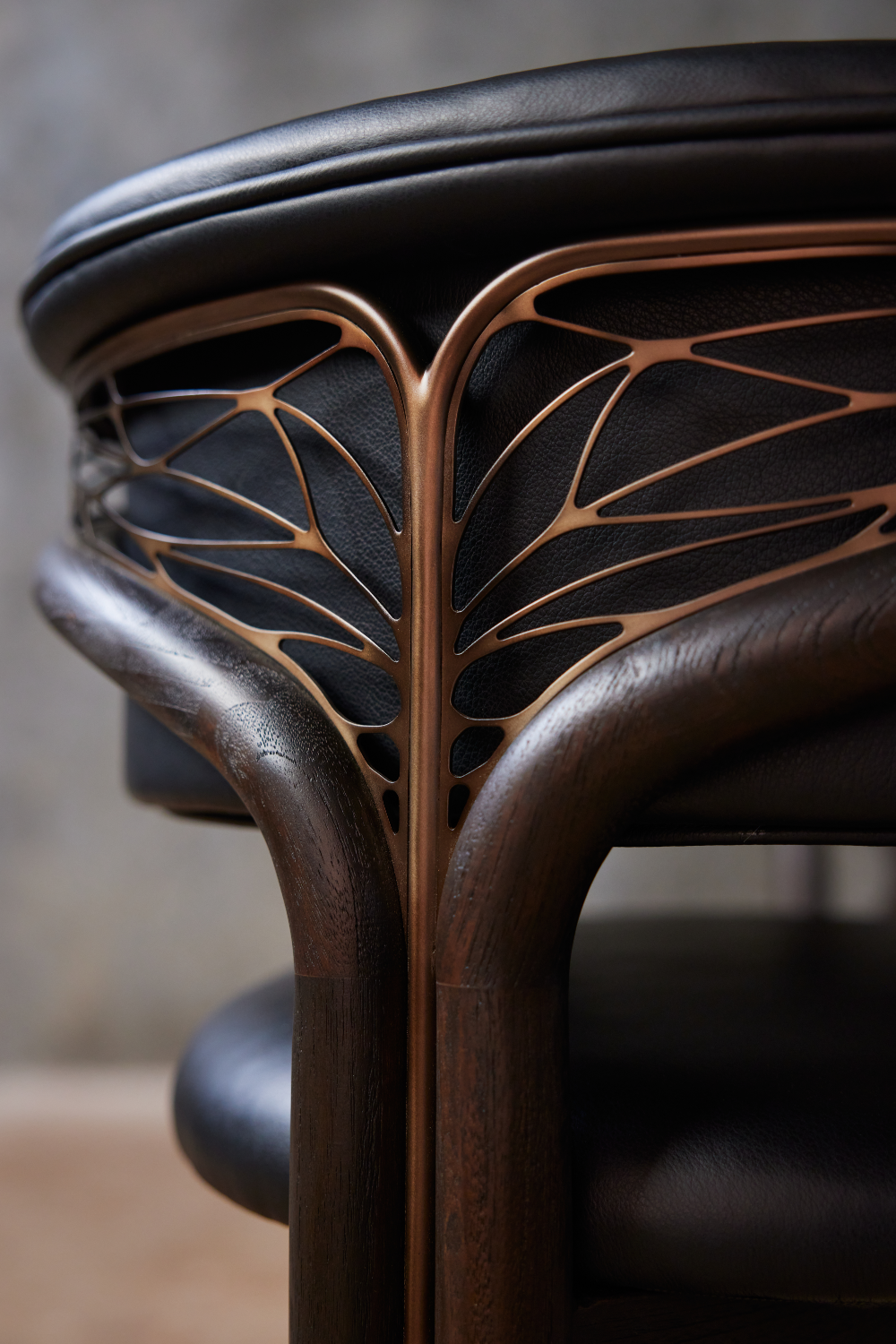 Metal Detail Curved Dining Chair | Morpho By Tomorrowland Volita | Oroa.com