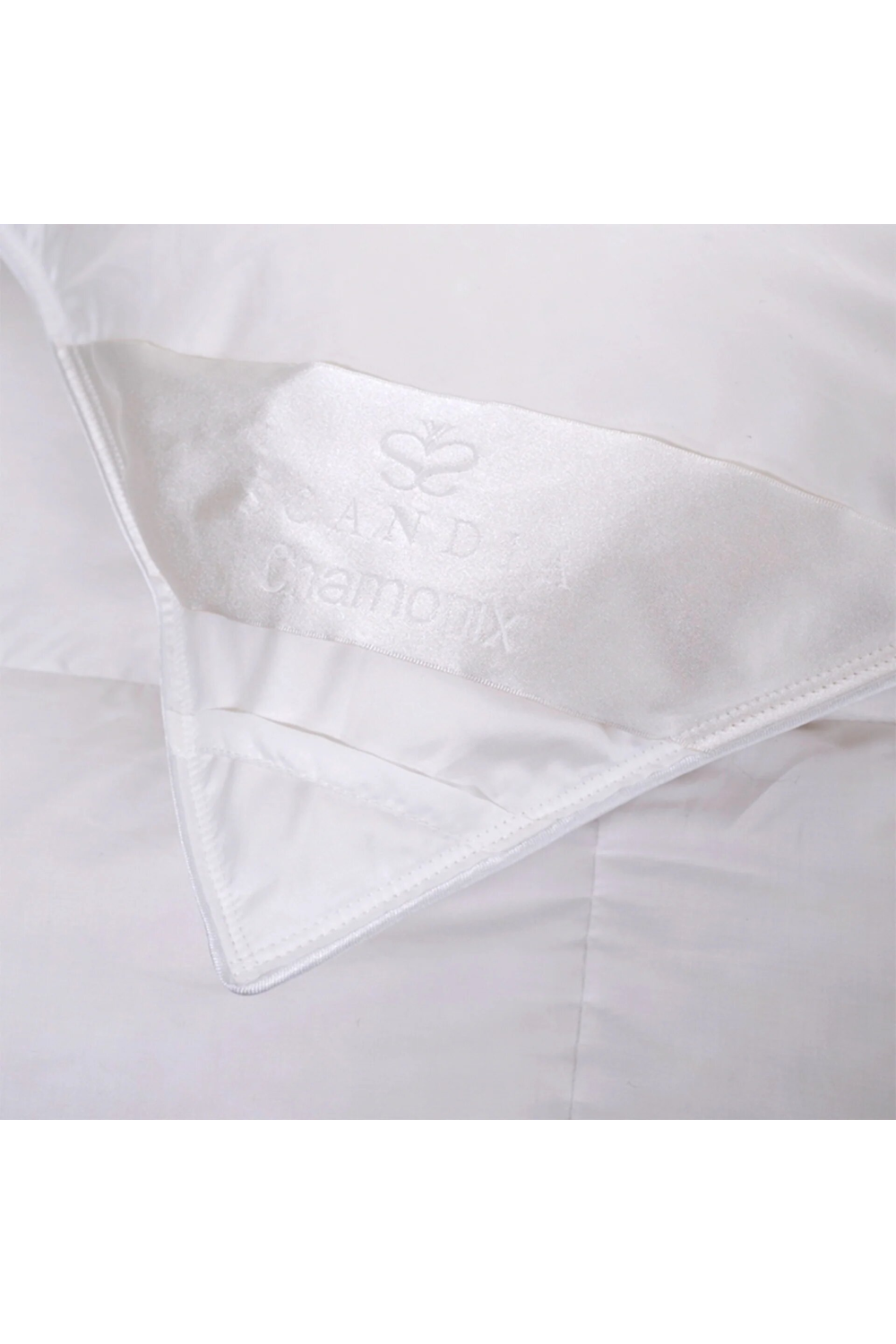 White Nano Sateen Cotton Comforter | Scandia Chamonix | Oroa.com