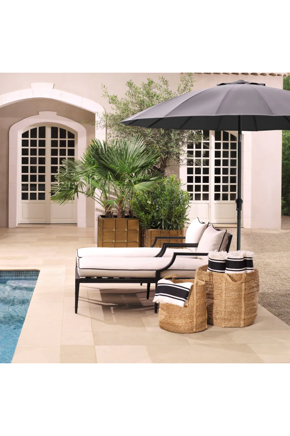 Outdoor Chaise Lounge Chair | Eichholtz Bella Vista | Oroa.com