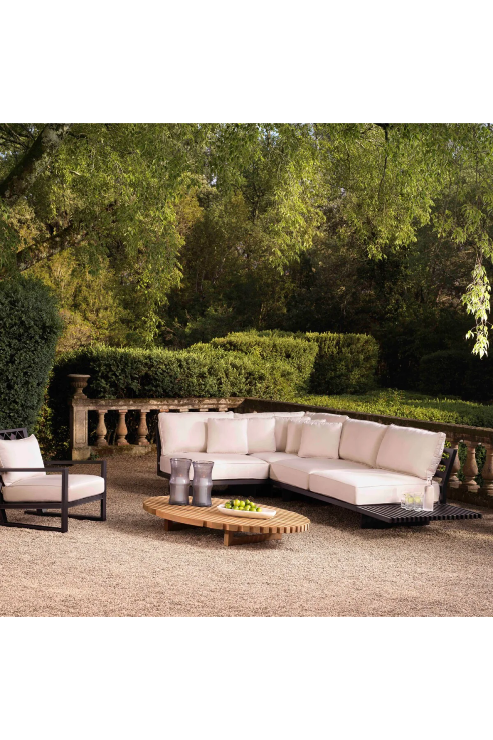 Contemporary Outdoor Sofa | Eichholtz Royal Palm | Oroa.com