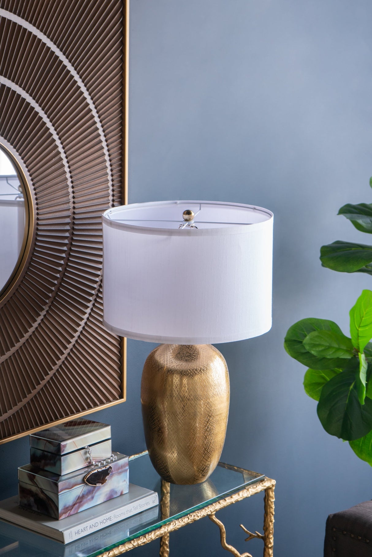 Round Aluminum Sheet Gold Table Lamp with White Fabric Shade