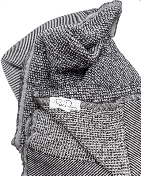 Pergamon Throw in Black