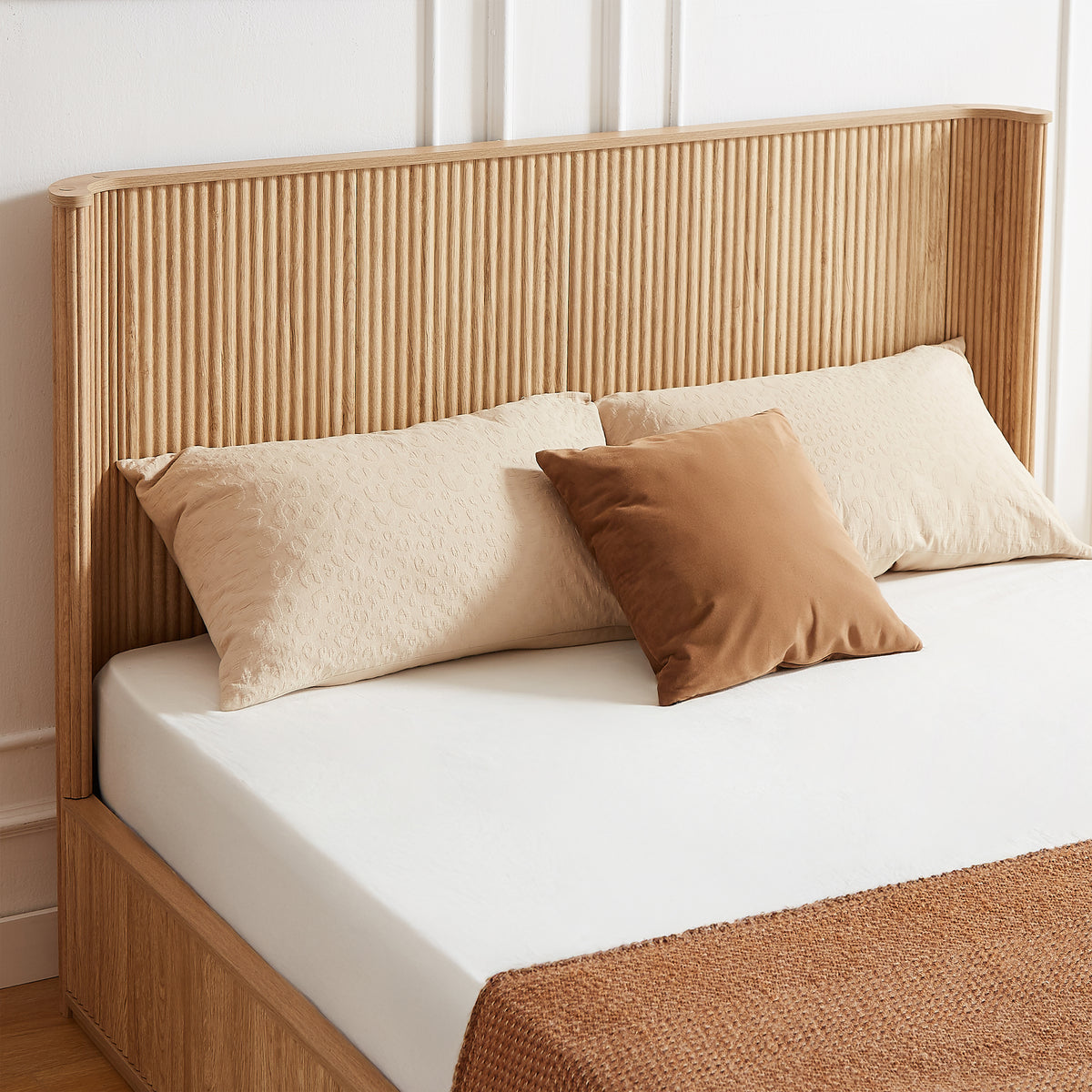 Natural Oak Finish Fluted King Platform Bed – OROA, view 3