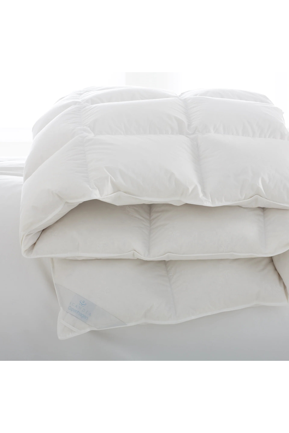 300TC White Cotton Comforter | Scandia Copenhagen | Oroa.com