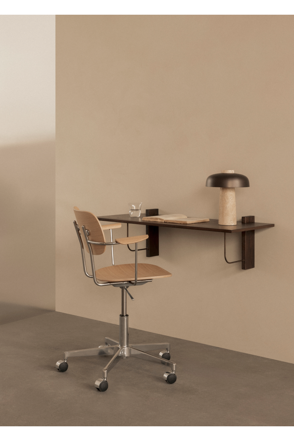 Solid Oak Wall-Hung Desk | Audo Copenhagen Corbel | Oroa.com