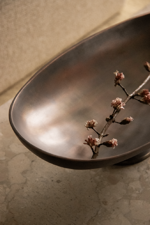 Brown Bronzed Centerpiece | Audi Copenhagen Pavot | Oroa.com