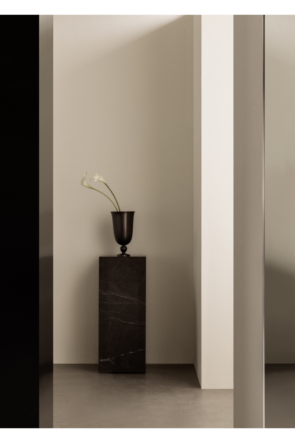 Brown Bronzed Vase | Audi Copenhagen Pavot | Oroa.com