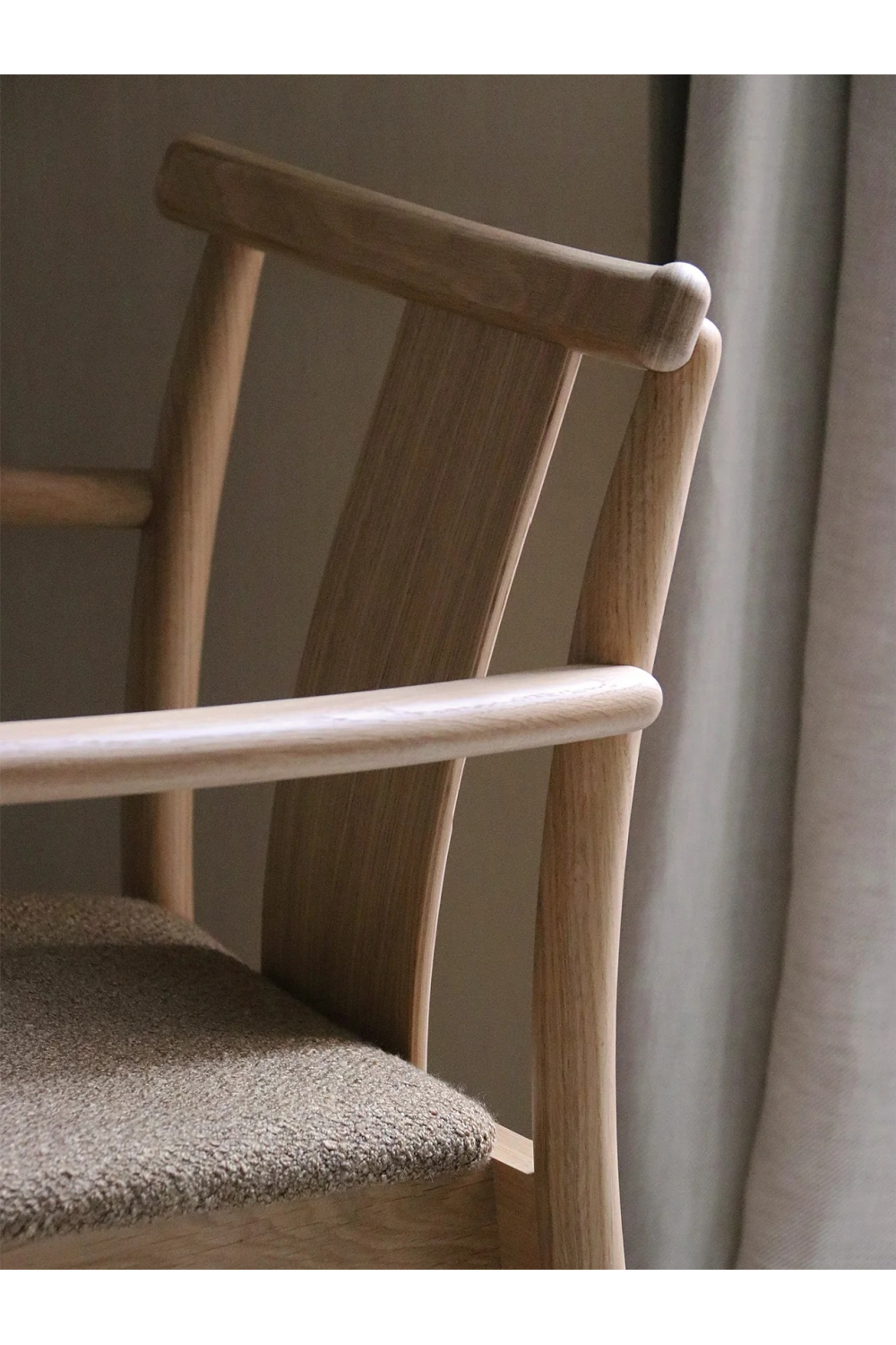 Upholstered Seat Oak Dining Armchair | Audo Copenhagen Merkur | Oroa.com