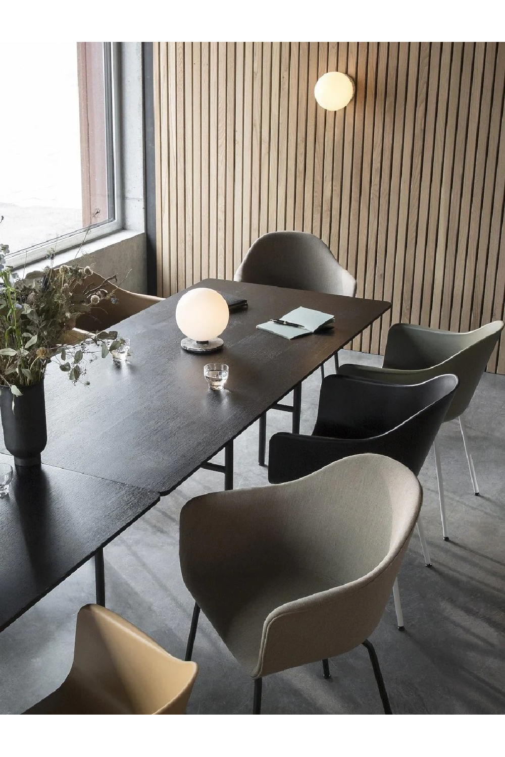 Rectangular Minimalist Dining Table | Audo Copenhagen Snaregade | Oroa.com