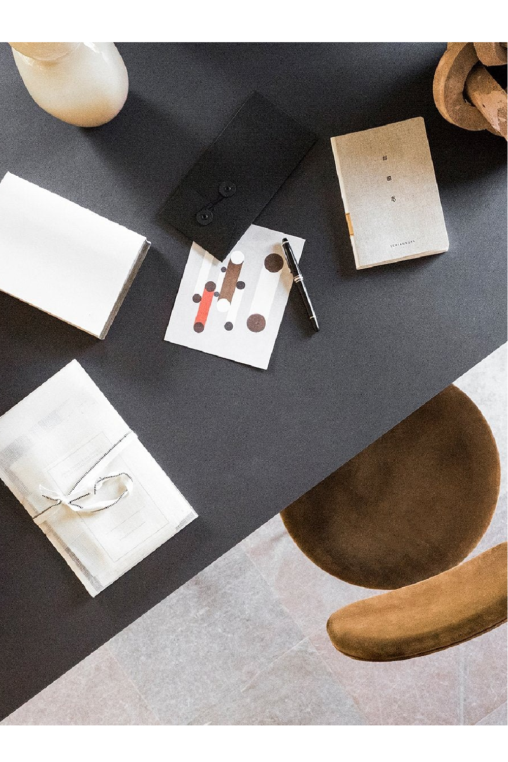 Rectangular Minimalist Dining Table | Audo Copenhagen Snaregade | Oroa.com