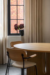 Intersecting-Base Round Dining Table | Audo Copenhagen Androgyne | Oroa.com