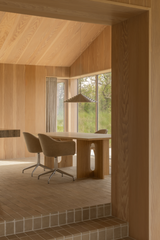 Intersecting-Base Oak Dining Table | Audo Copenhagen Androgyne | Oroa.com