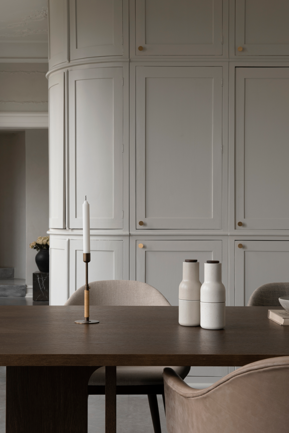 Intersecting-Base Oak Dining Table | Audo Copenhagen Androgyne | Oroa.com