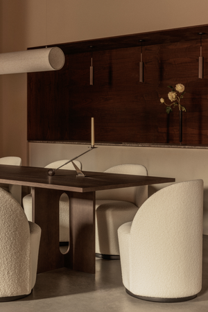 Intersecting-Base Oak Dining Table | Audo Copenhagen Androgyne | Oroa.com