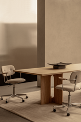 Intersecting-Base Oak Dining Table | Audo Copenhagen Androgyne | Oroa.com