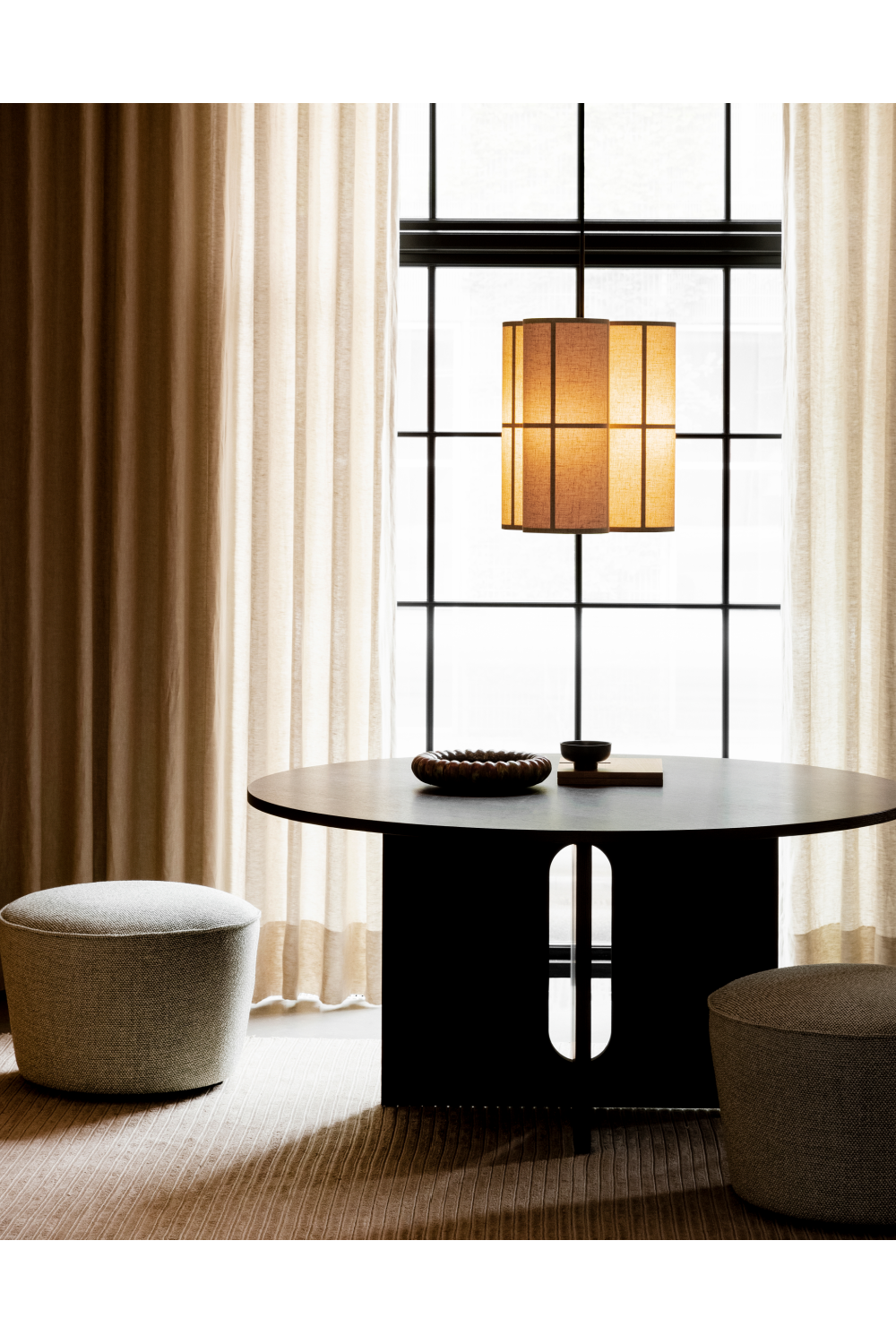 Intersecting-Base Round Dining Table | Audo Copenhagen Androgyne | Oroa.com