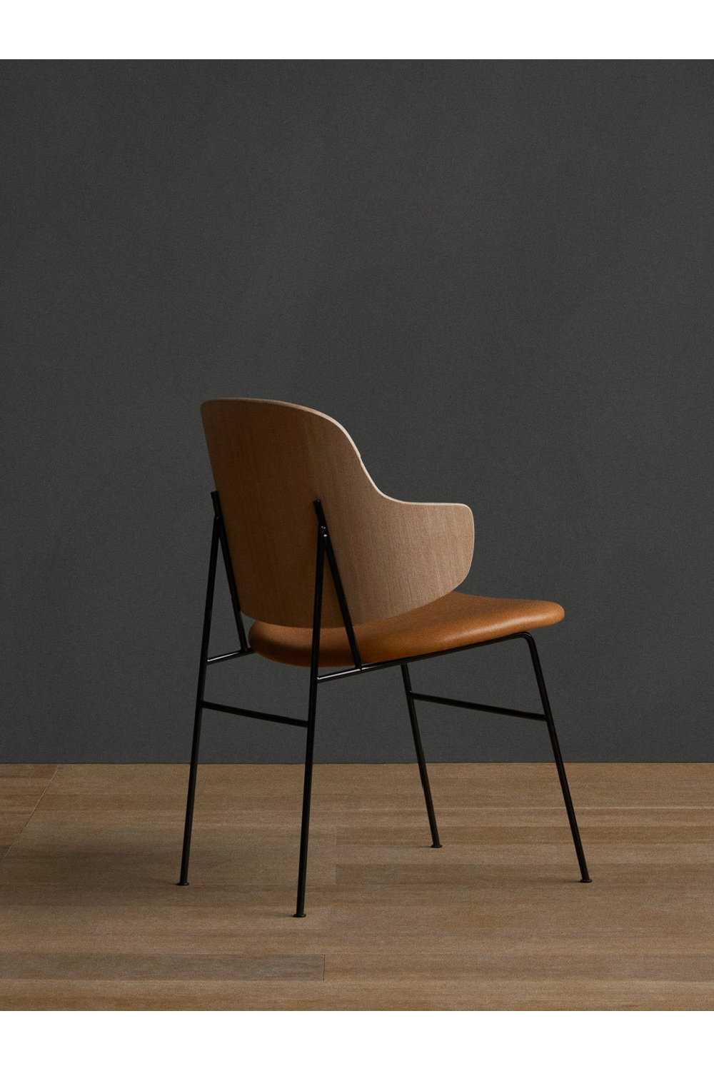 Wooden-Back Dining Chair | Audo Copenhagen The Penguin | Oroa.com
