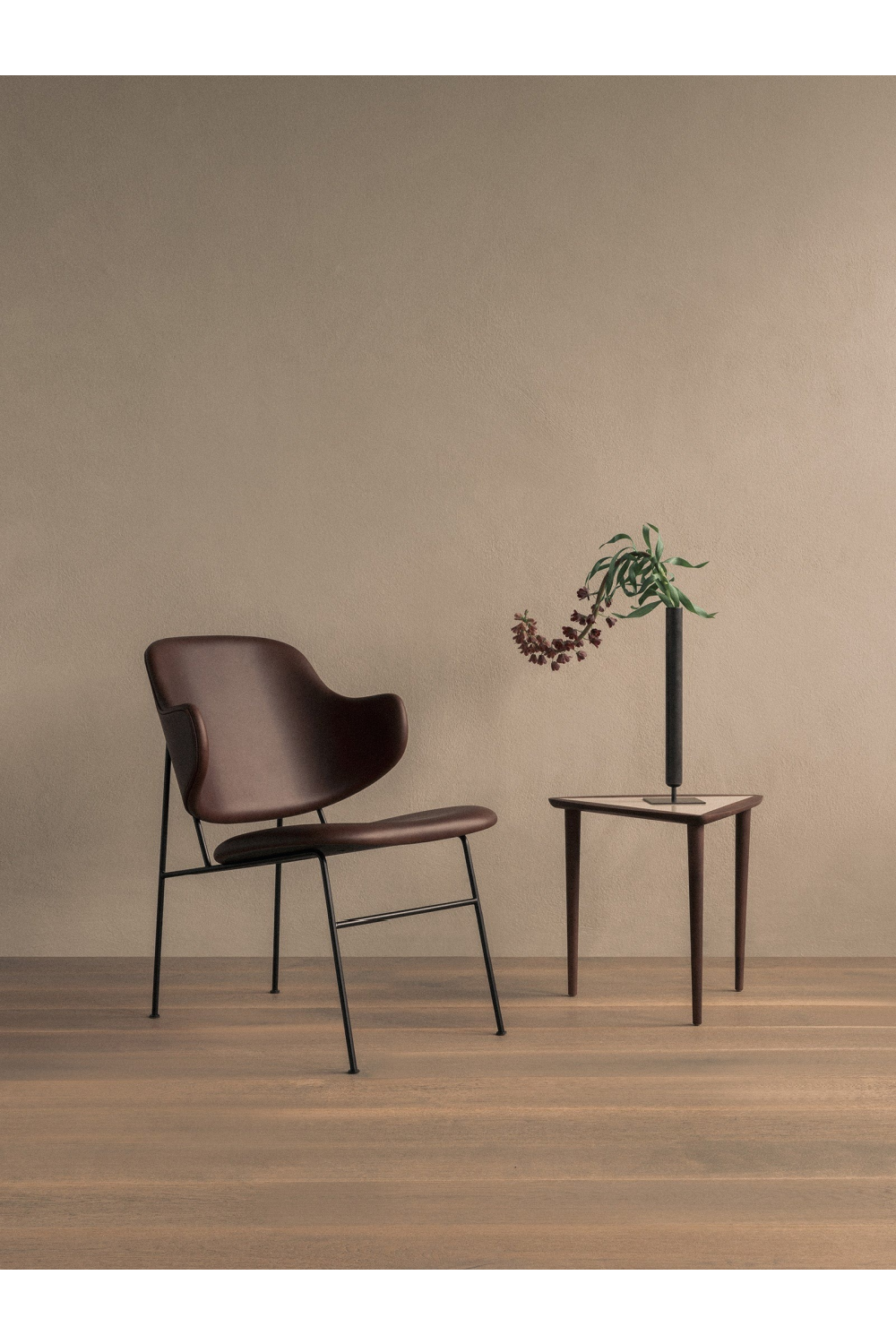Upholstered Lounge Chair | Audo Copenhagen The Penguin | Oroa.com