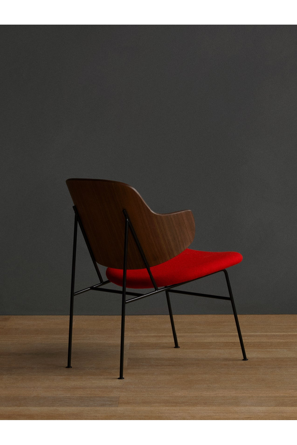 Upholstered Lounge Chair | Audo Copenhagen The Penguin | Oroa.com