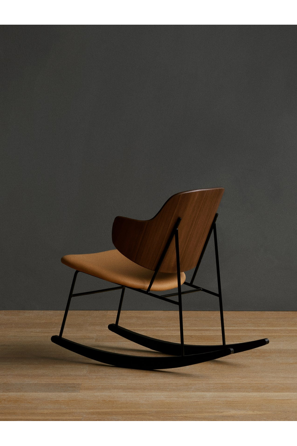 Wooden Back Rocking Chair | Audo Copenhagen The Penguin | Oroa.com
