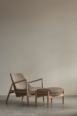 Wooden Leg Padded Ottoman | Audo Copenhagen The Seal