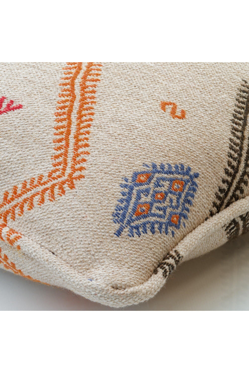   Striking Patterned Cushion | Oroa.com