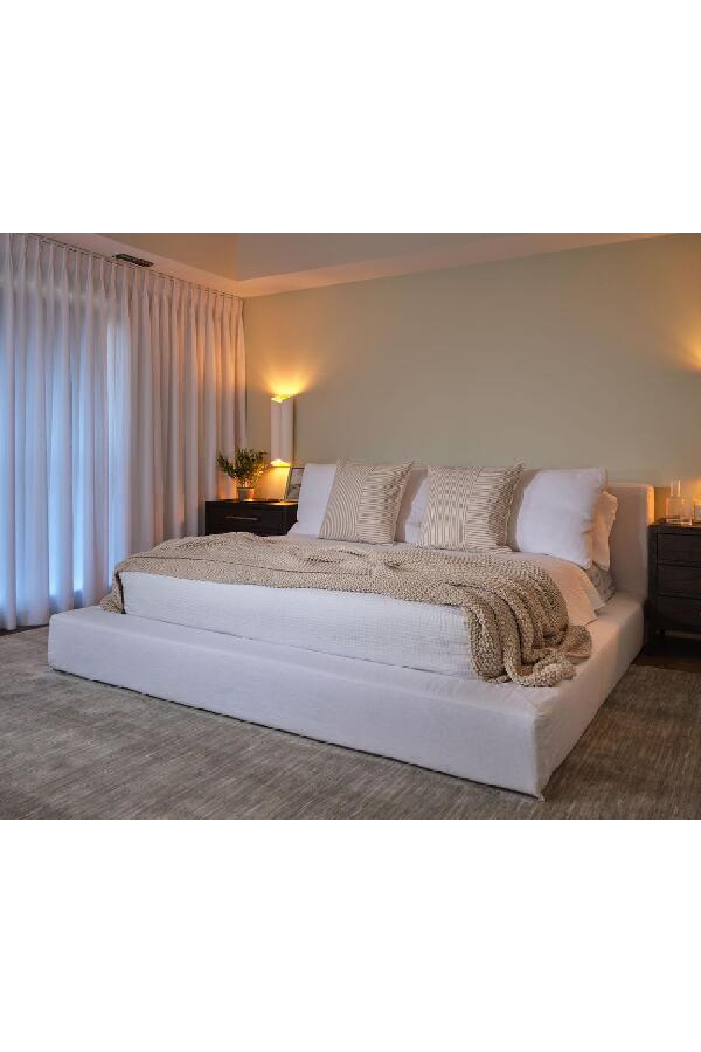 Minimalist Gold Interior Wall Lamp | Andrew Martin Selfoss | Oroa.com