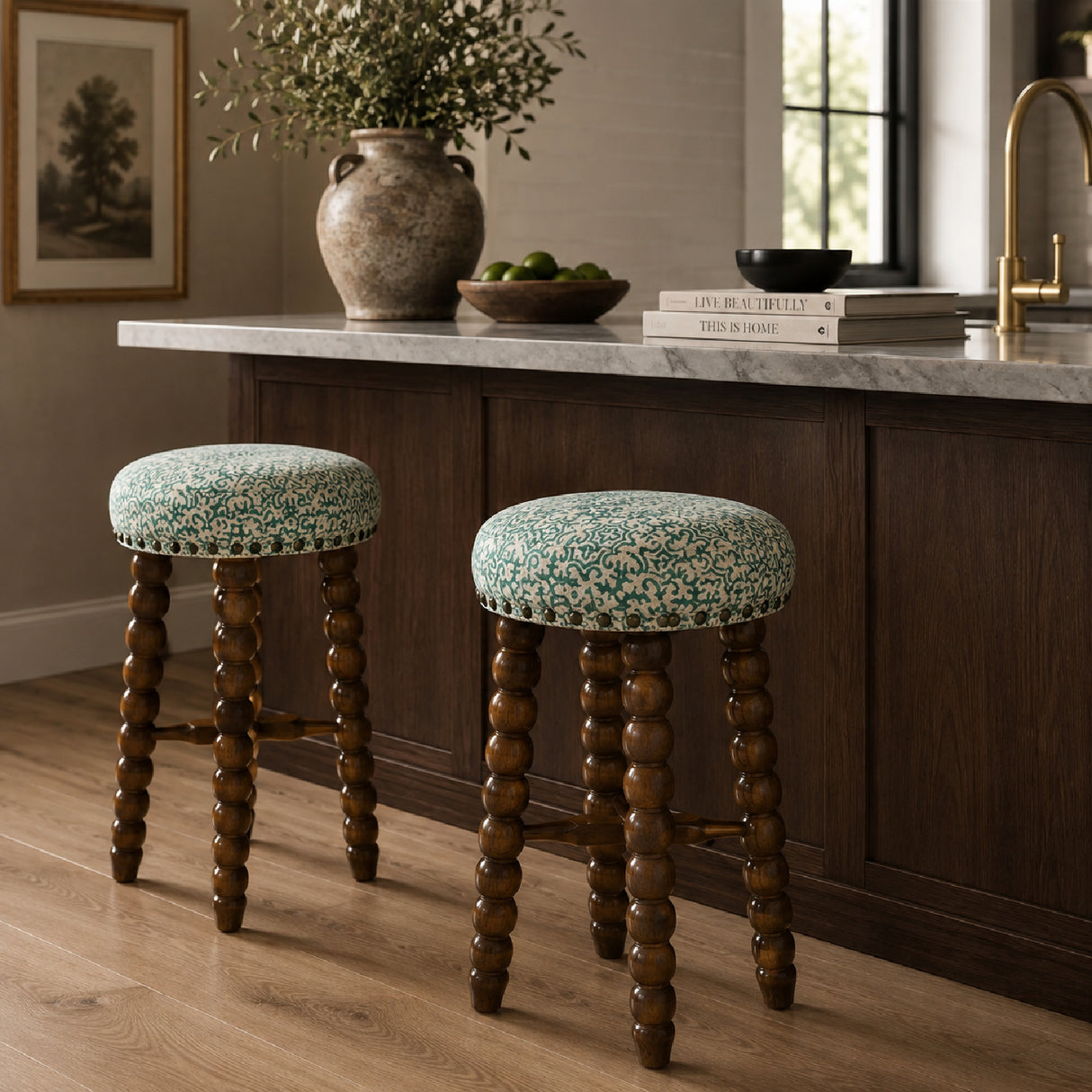 Spindle Upholstered Bar Stool | OROA