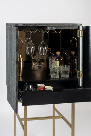 2-Door Mirrored Wine Cabinet | Bold Monkey Ava Morgana | Oroa.com