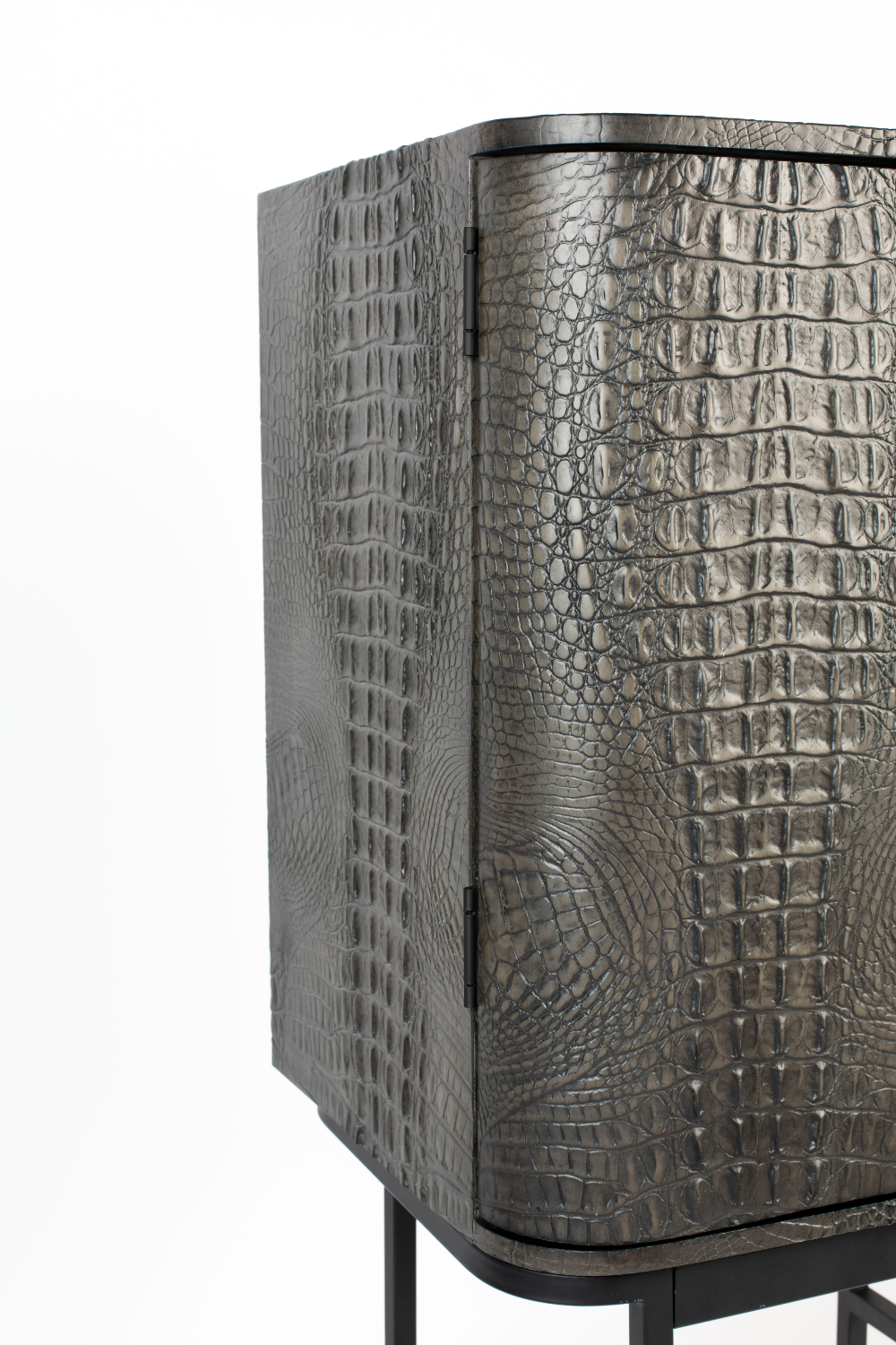 2-Door Mirrored Wine Cabinet | Bold Monkey Ava Morgana | Oroa.com