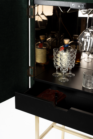 2-Door Mirrored Wine Cabinet | Bold Monkey Ava Morgana | Oroa.com