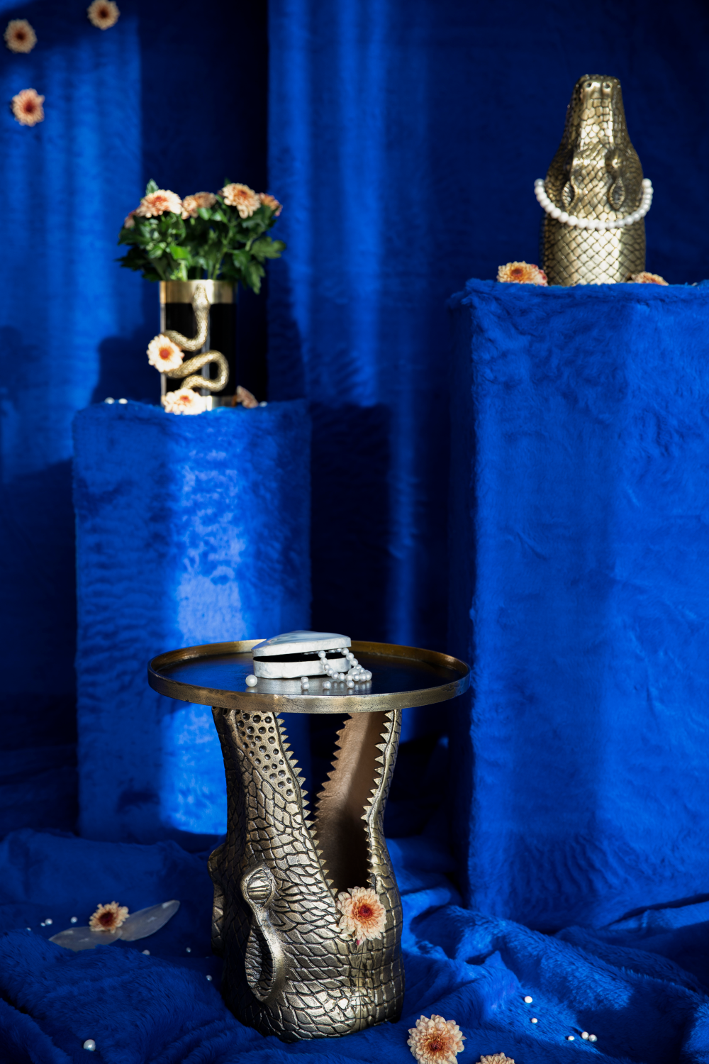 Aluminum Cylindrical Modern Vase M | Bold Monkey Never Hurt A Snake | OROA.com