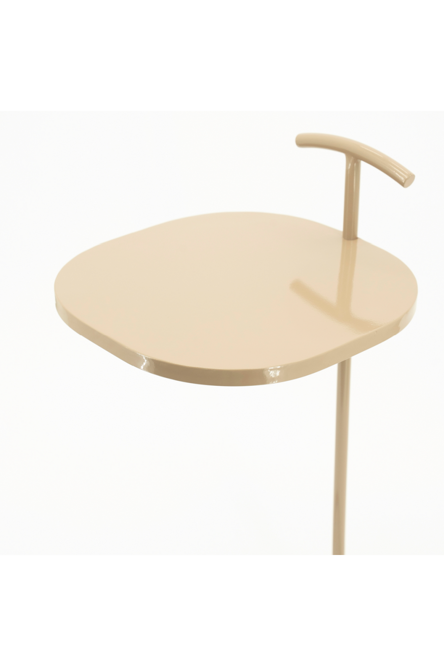 Top surface and handle seen at an angle