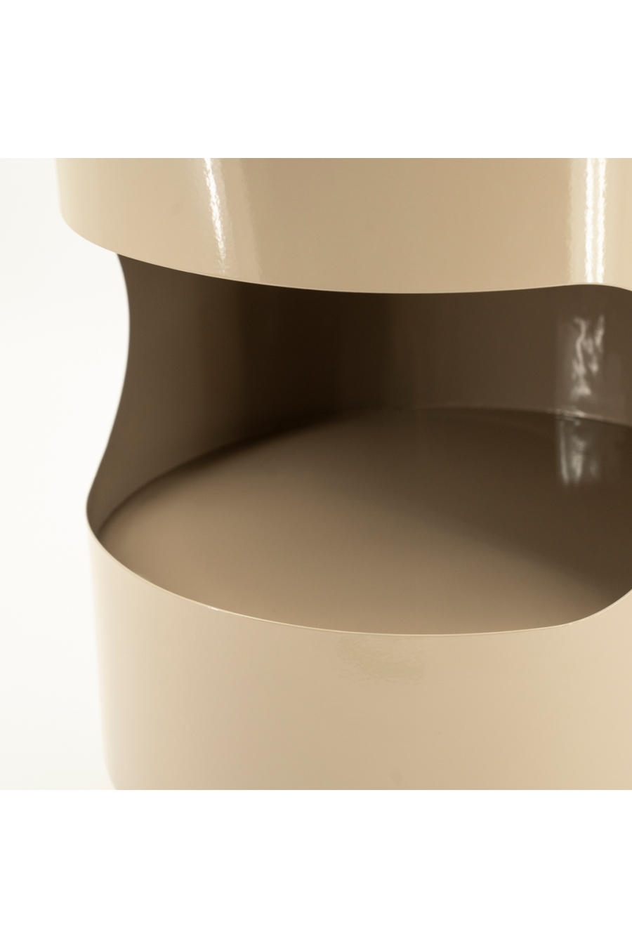 Open curved storage slot profile