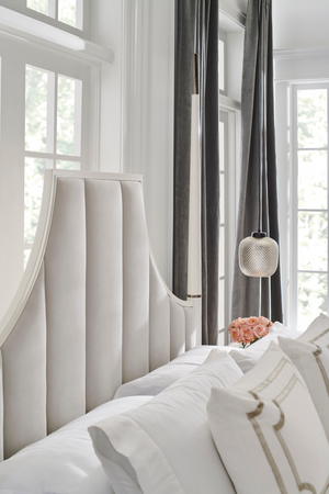 White Channel Tufted Queen Bed | Caracole To Post Or Not To Post | Oroa.com