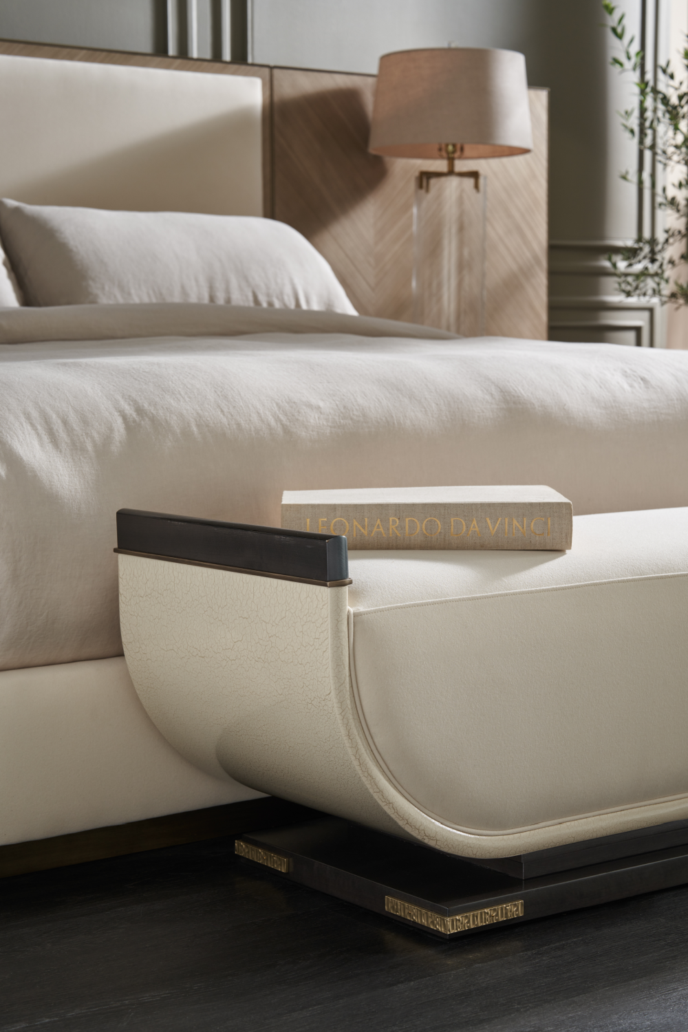 Wing Panelled Cream Bed | Caracole Anthology | Oroa.com