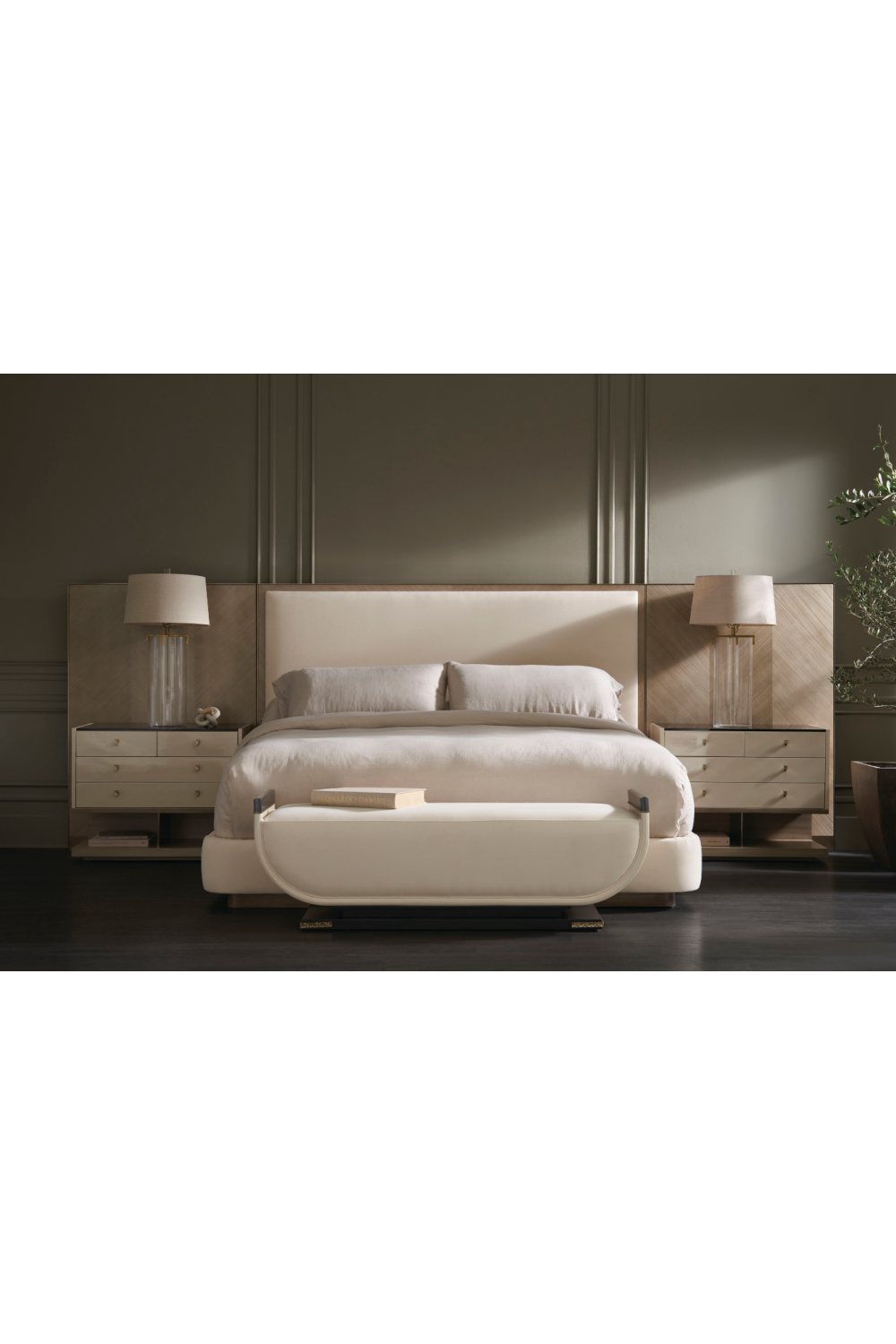 Wing Panelled Cream Bed | Caracole Anthology | Oroa.com