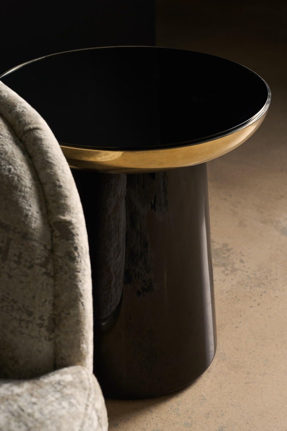 Black Mirrored Top Side Table | Caracole Umbra | Oroa.com
