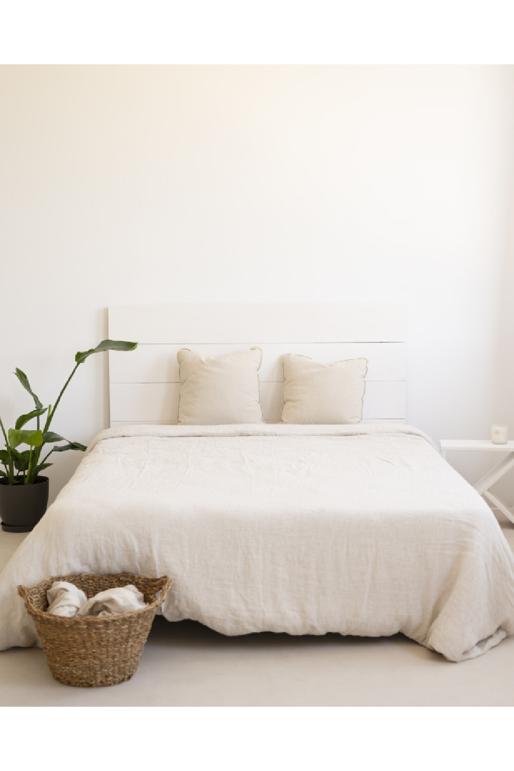 Straight-Cut Pine Wood Headboard | Decowood Flanders | Oroa.com