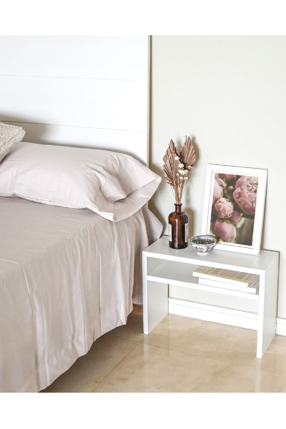 Undershelf Bedside Table | Decowood Aura | Oroa.com